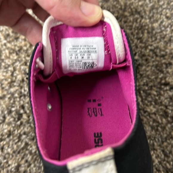 Converse Chuck Taylor Shoes Black and Pink - Picture 6 of 6